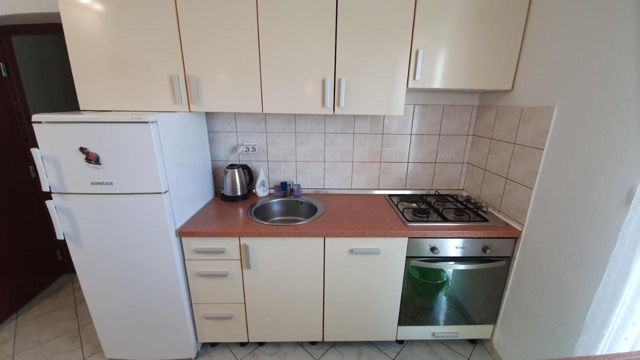 Apartments Miki Pag Town Zewnętrze zdjęcie