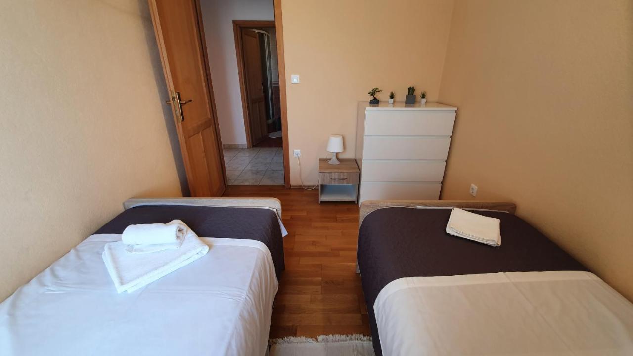 Apartments Miki Pag Town Zewnętrze zdjęcie