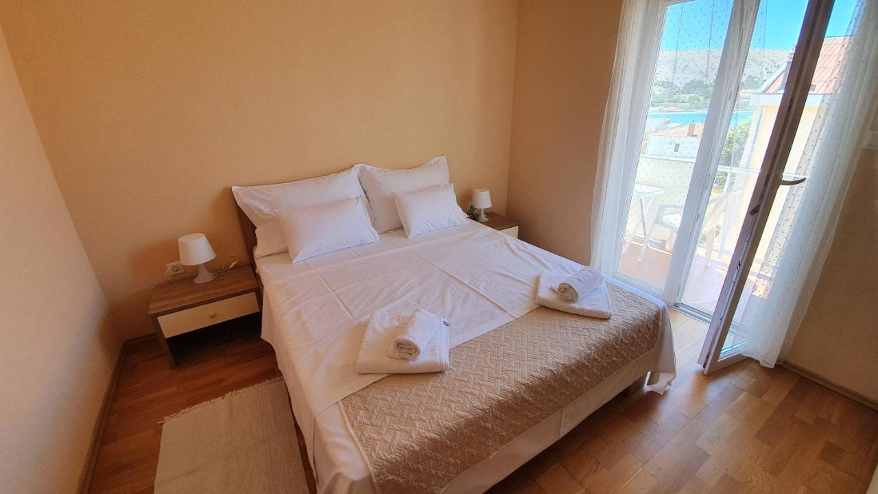Apartments Miki Pag Town Zewnętrze zdjęcie