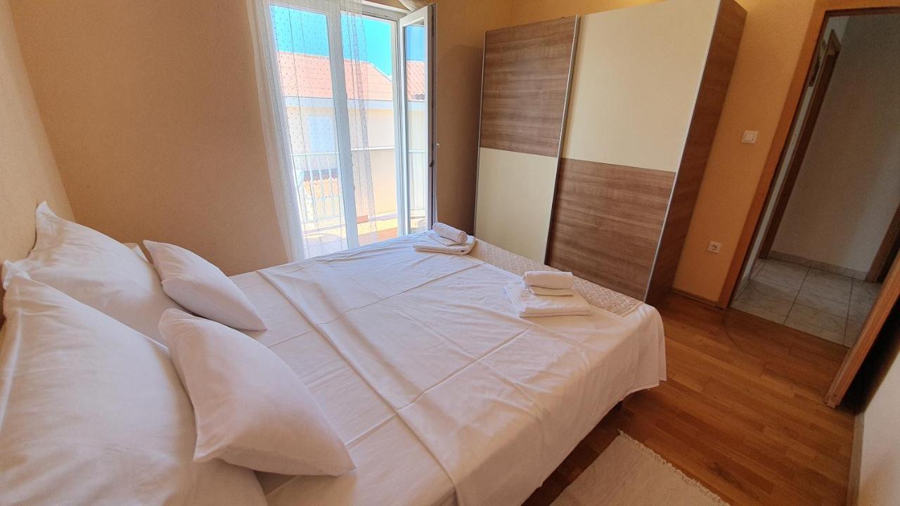 Apartments Miki Pag Town Zewnętrze zdjęcie