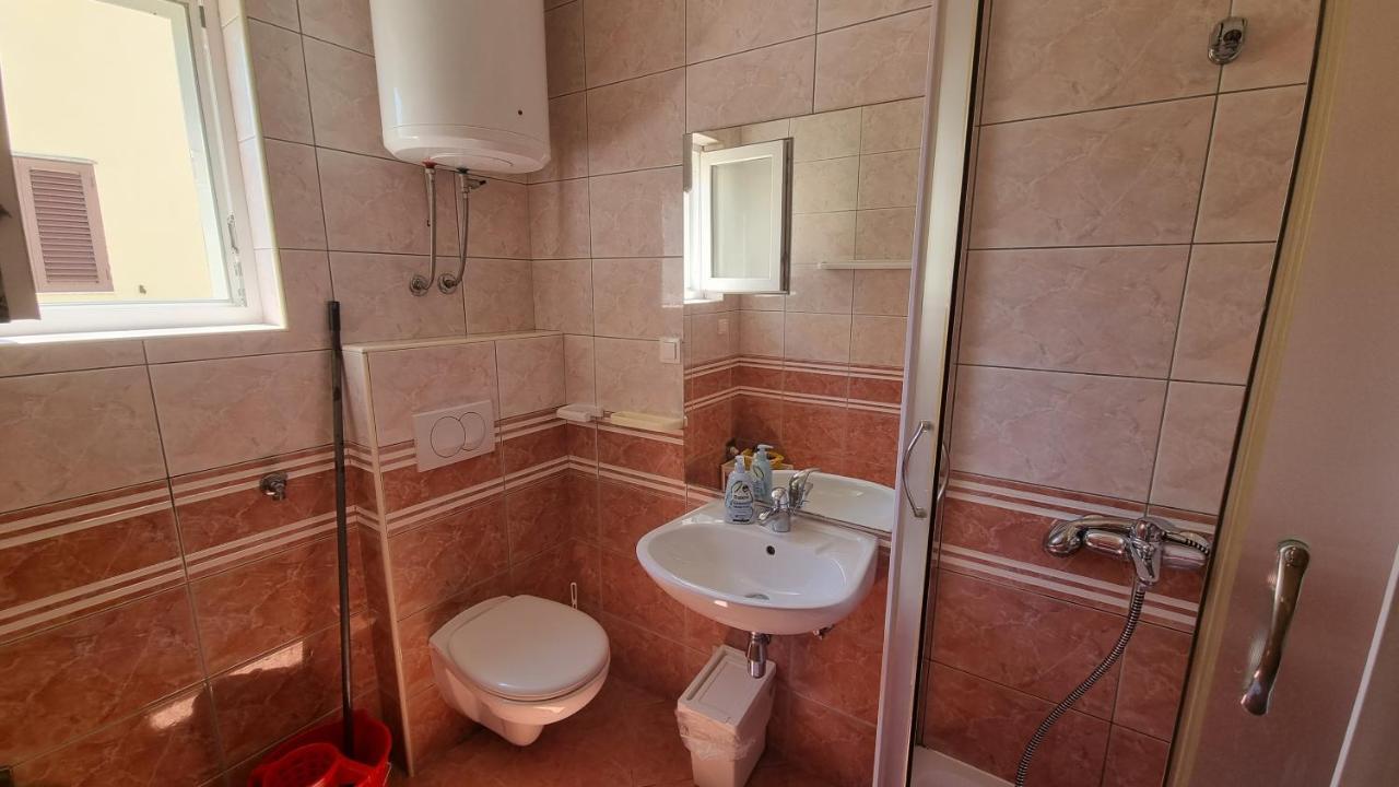 Apartments Miki Pag Town Zewnętrze zdjęcie