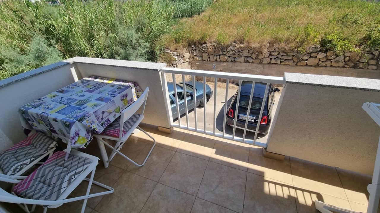 Apartments Miki Pag Town Zewnętrze zdjęcie