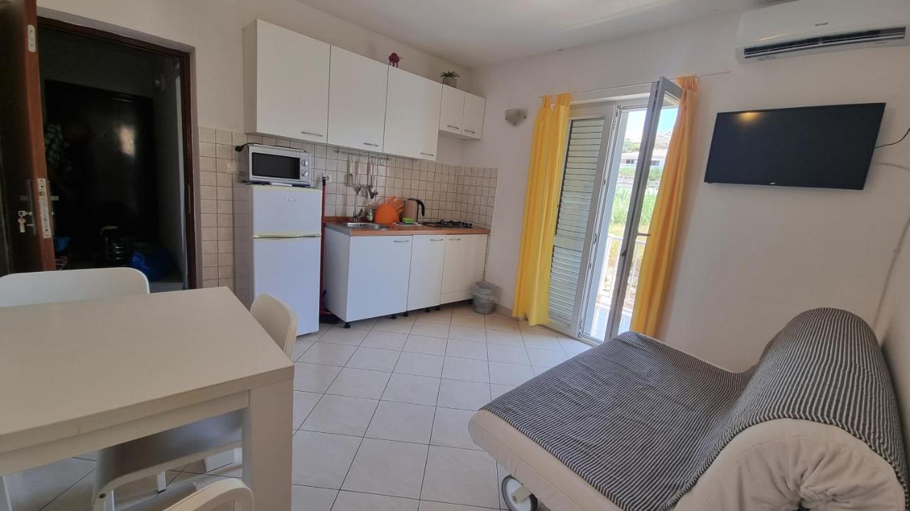 Apartments Miki Pag Town Zewnętrze zdjęcie