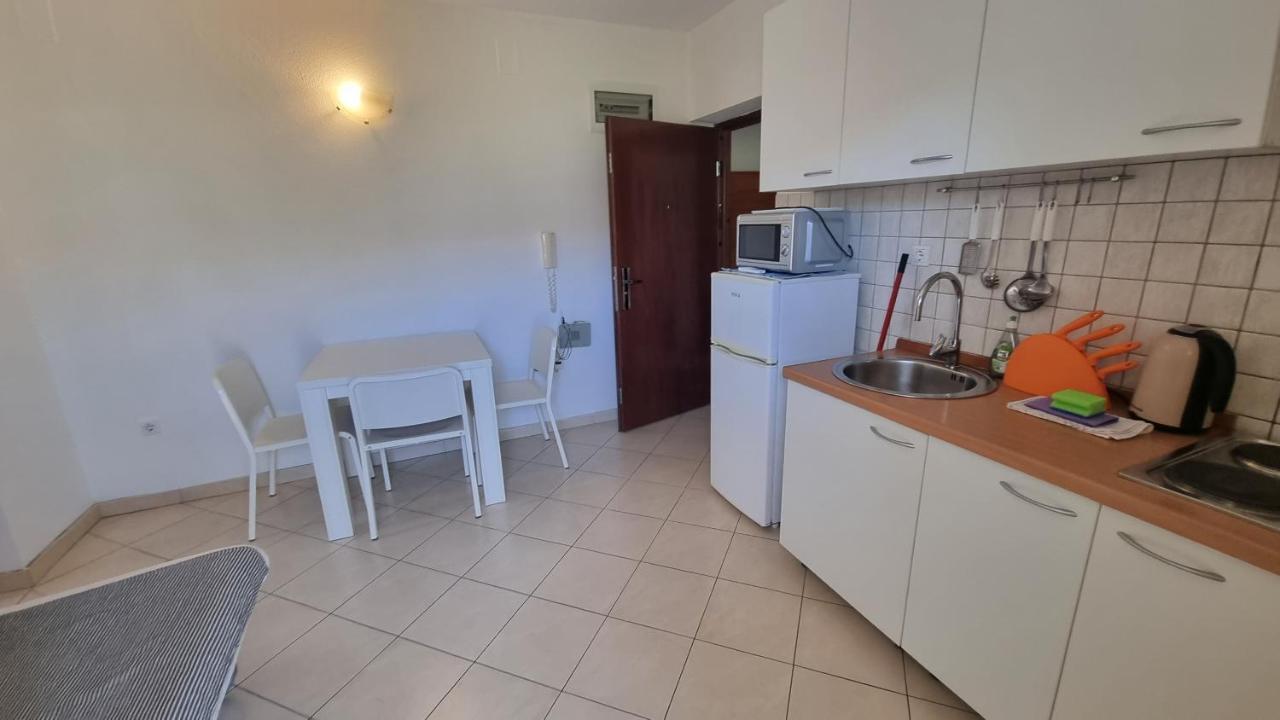 Apartments Miki Pag Town Zewnętrze zdjęcie