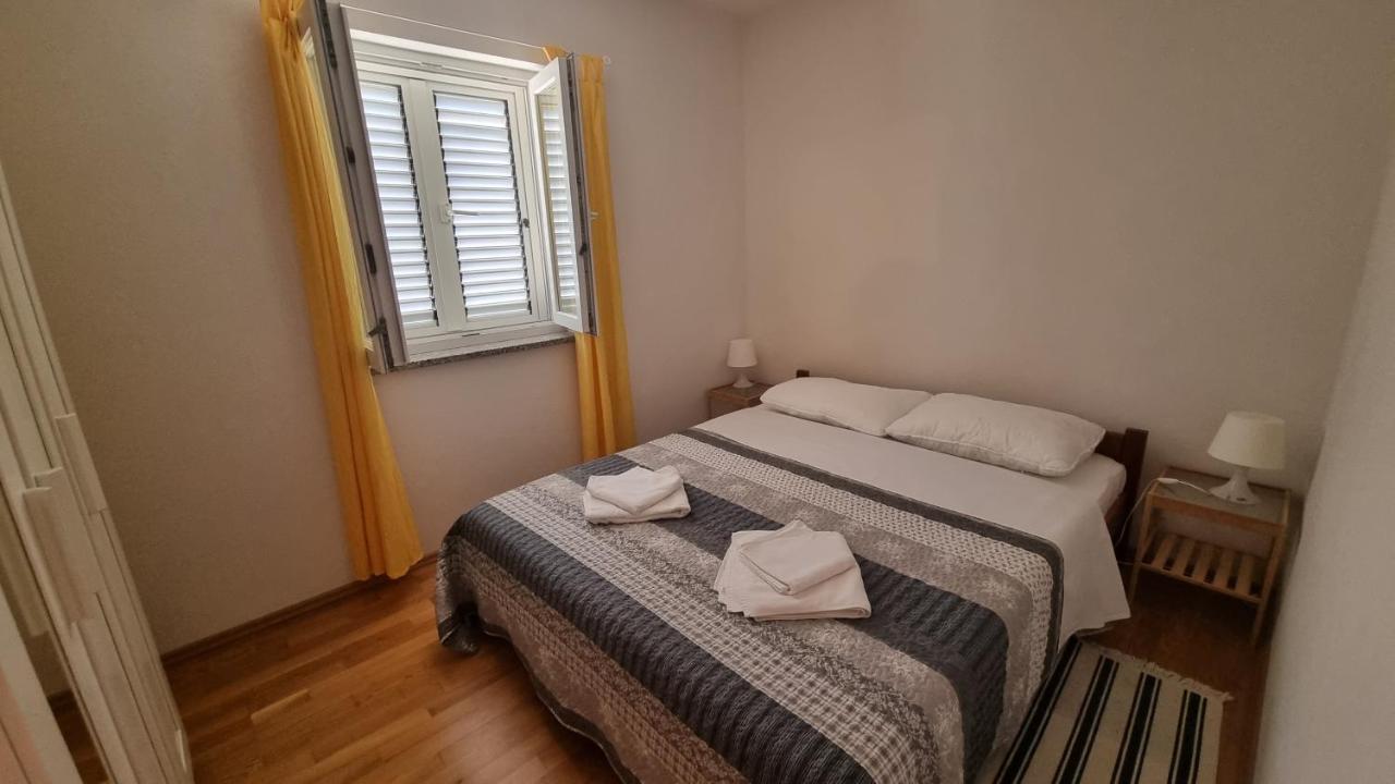 Apartments Miki Pag Town Zewnętrze zdjęcie