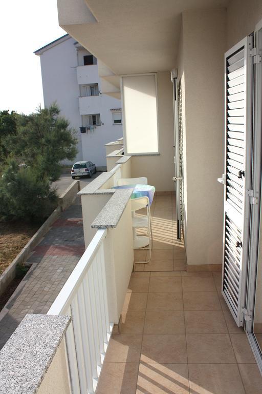 Apartments Miki Pag Town Zewnętrze zdjęcie